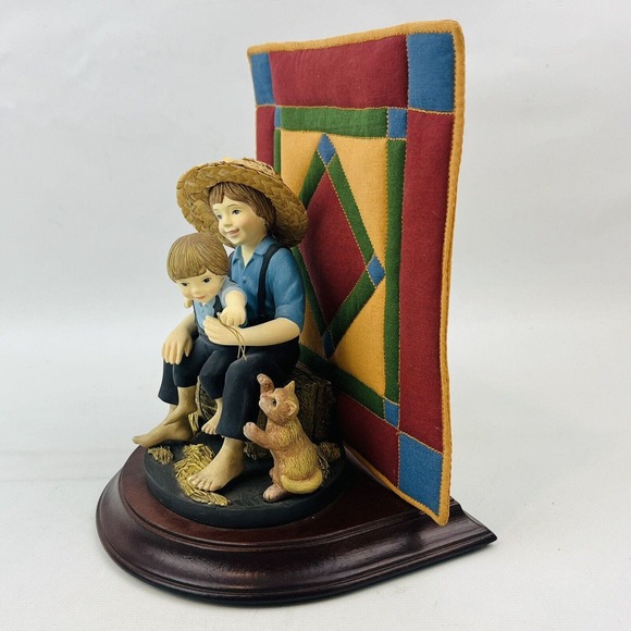 Amish Heritage Eli & Benjamin Figurine With Quilt‎ #30013 Willitts Boxed - Picture 3 of 7